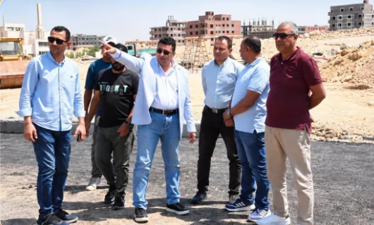 رئيس جهاز القاهرة الجديدة يتفقد أعمال الطرق والكهرباء ببيت الوطن 