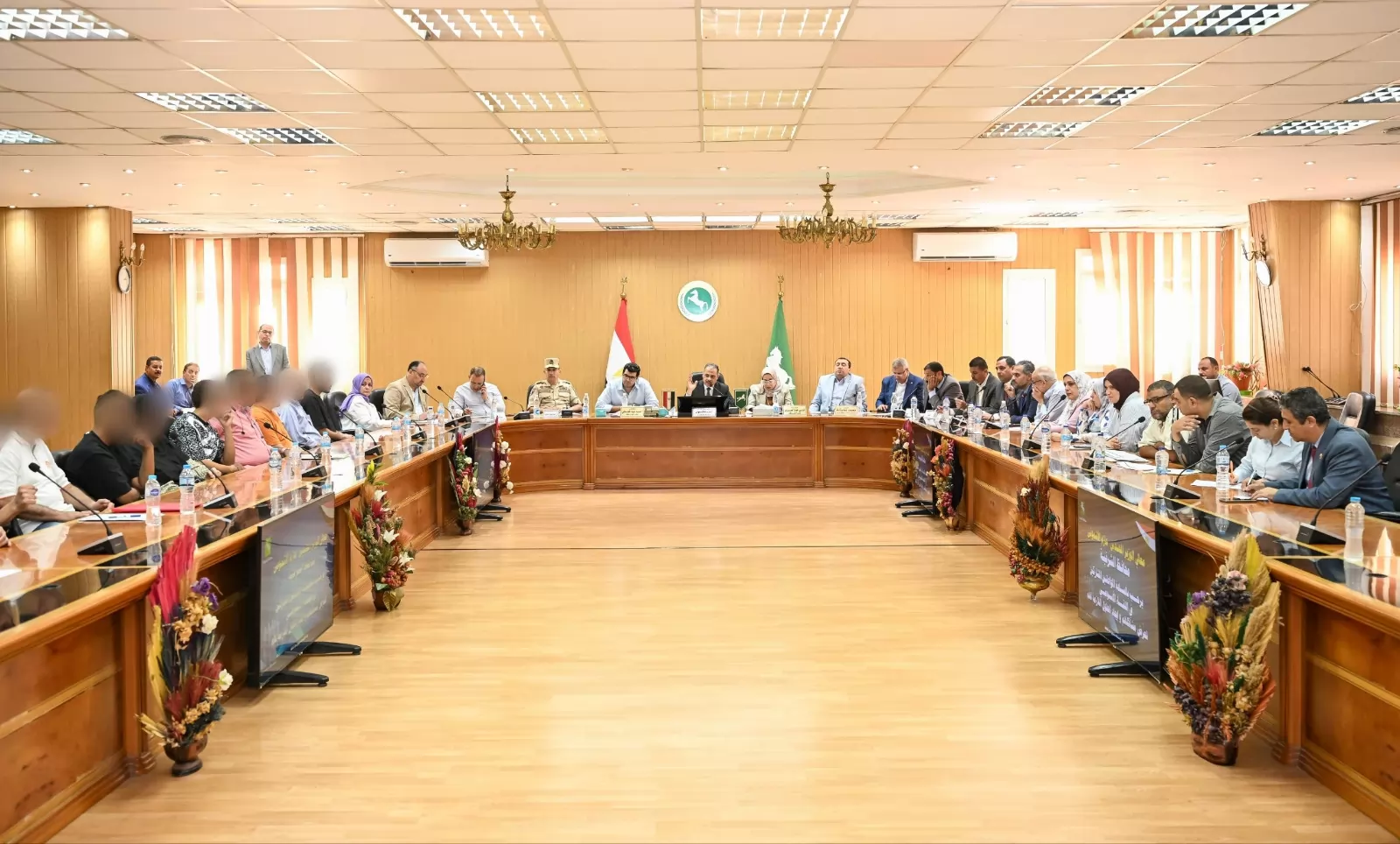 محافظ الشرقية يقرر توفير13 فرصة عمل وإعانات عاجلة للأولى بالرعاية