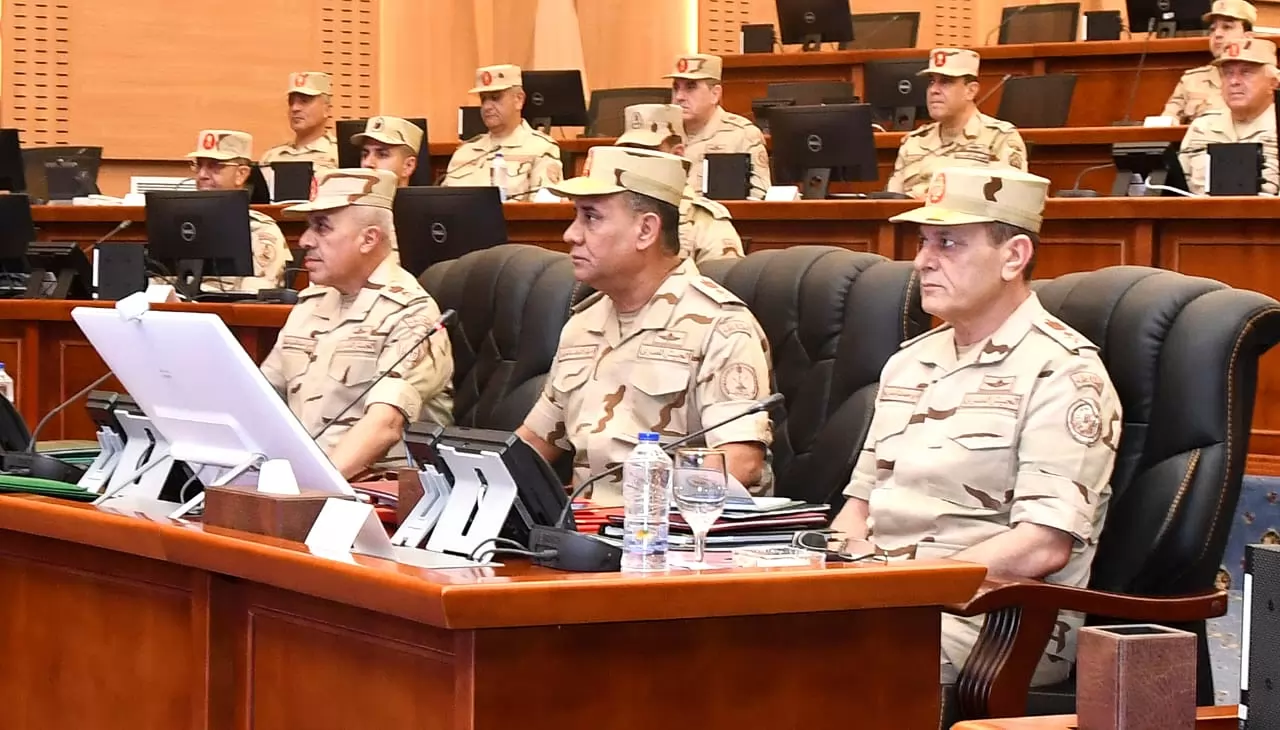 وزير الدفاع يشهد تنفيذ المرحلة الرئيسية لمشروع مراكز القيادة الإستراتيجي التعبوي