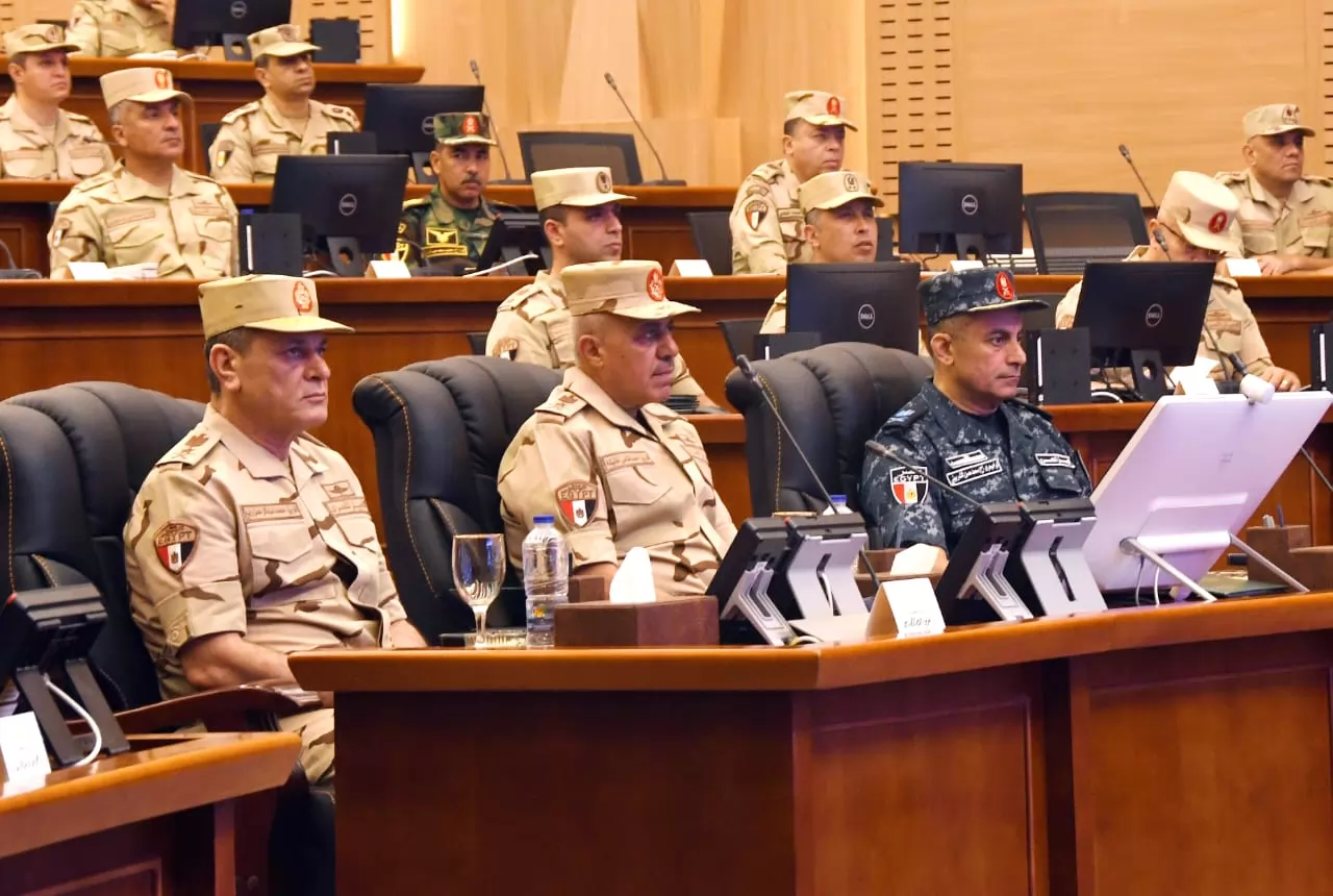 وزير الدفاع يشهد تنفيذ المرحلة الرئيسية لمشروع مراكز القيادة الإستراتيجي التعبوي