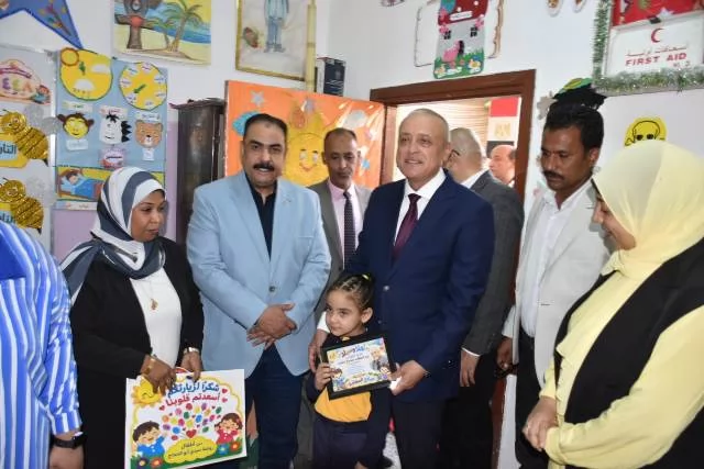 محافظ الأقصر يشهد طابور الصباح بمدرسة أبو الحجاج الابتدائية