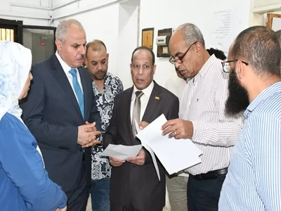 رئيس جامعة قناة السويس يتفقد الإدارة المركزية لشئون الطلاب 