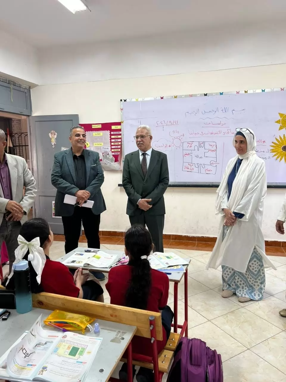 مدير تعليم الإسماعيلية يتفقد انتظام الدراسة في العام الجديد..صور