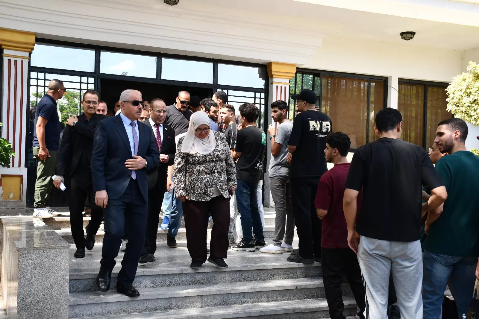 ︎رئيس جامعة القناة يتفقد المدن الجامعية ويتابع أعمال تسكين الطلاب