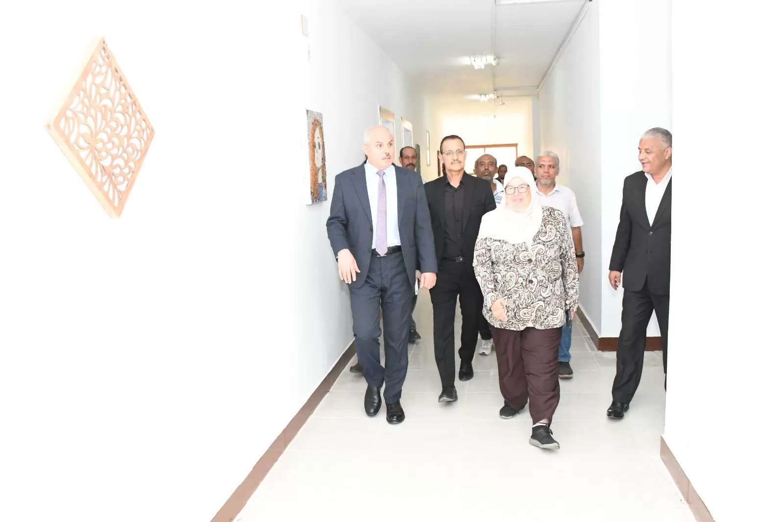 ︎رئيس جامعة القناة يتفقد المدن الجامعية ويتابع أعمال تسكين الطلاب