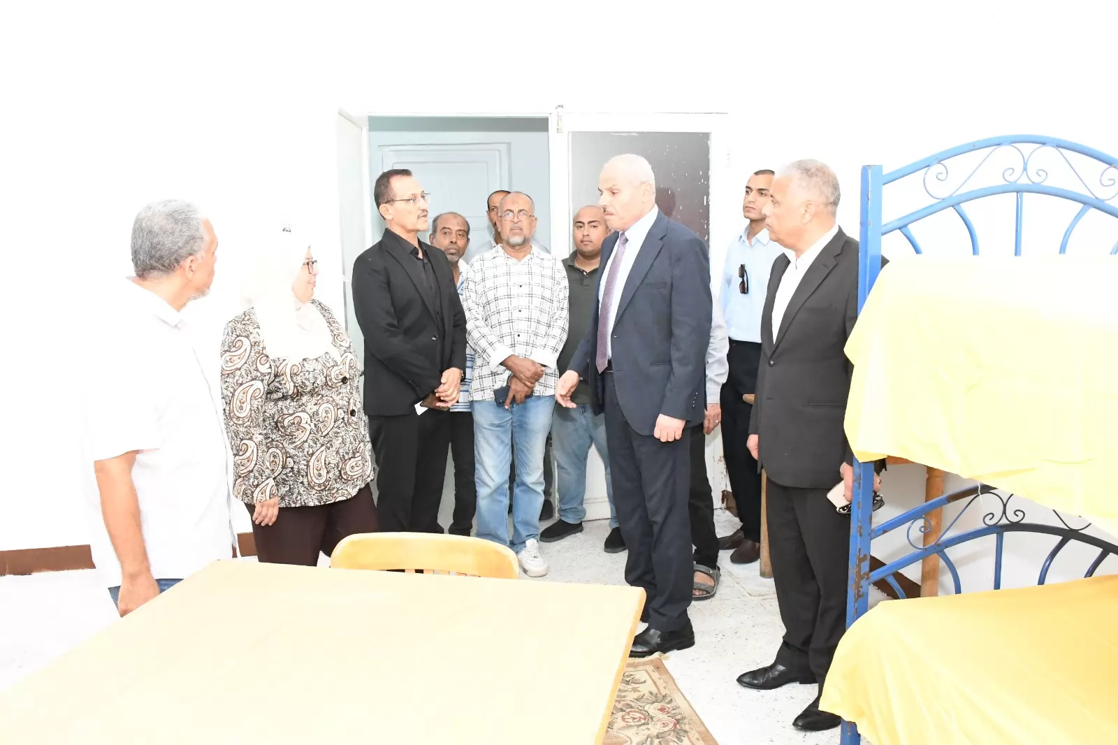 ︎رئيس جامعة القناة يتفقد المدن الجامعية ويتابع أعمال تسكين الطلاب