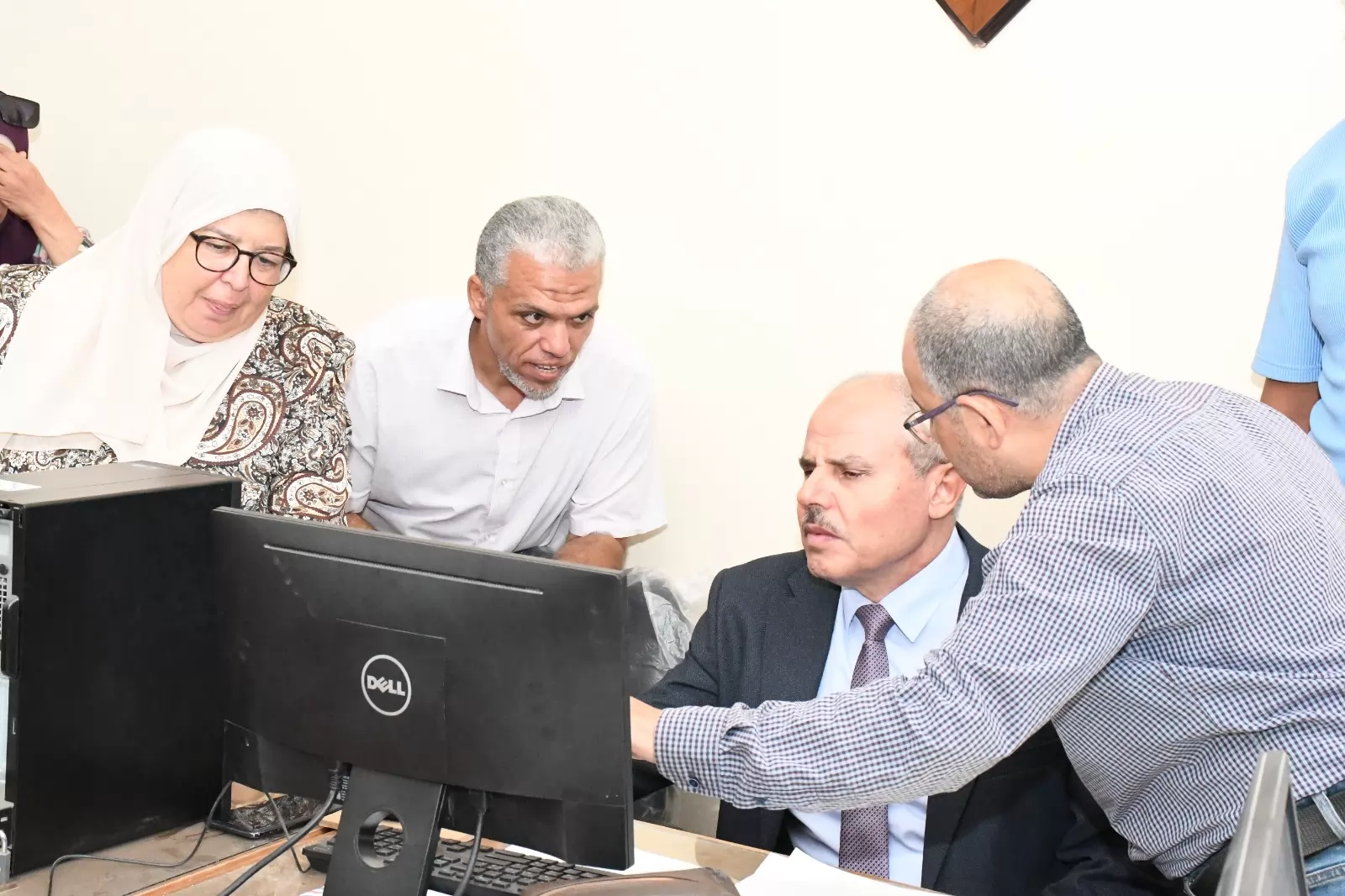︎رئيس جامعة القناة يتفقد المدن الجامعية ويتابع أعمال تسكين الطلاب