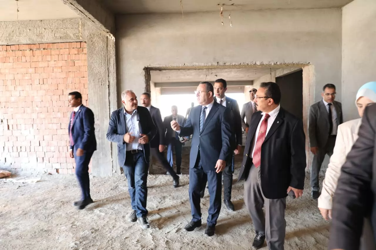 وزير التعليم العالي يتفقد فرع جامعة الإسكندرية بمدينة برج العرب