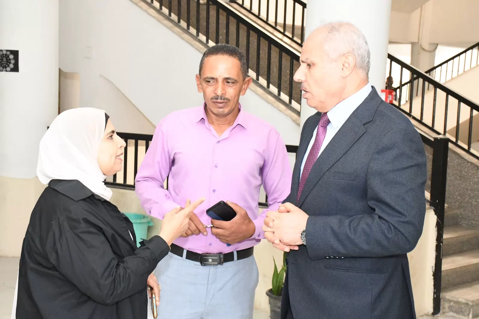رئيس جامعة قناة السويس يتفقد مدرجات كلية التمريض 