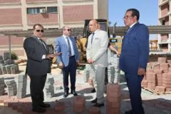 رئيس جامعة قنا يتفقد مركز خدمات ذوي الإعاقة 