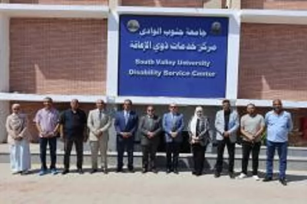 رئيس جامعة قنا يتفقد مركز خدمات ذوي الإعاقة 