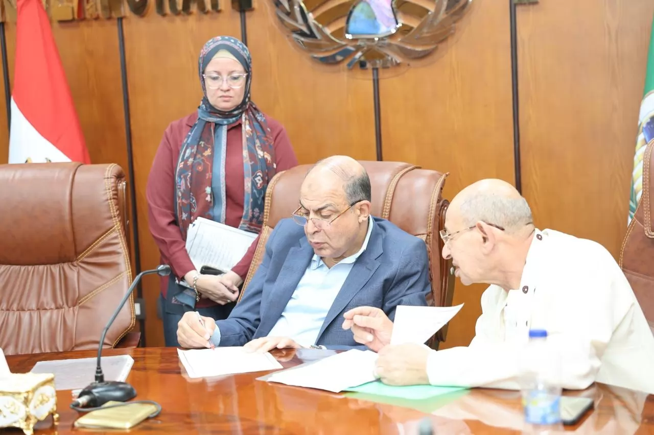 محافظ المنيا يلتقي أعضاء مجلسي النواب والشيوخ لبحث عدد من الملفات