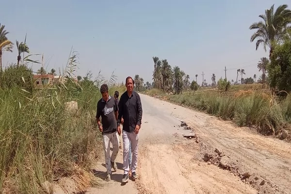  محافظ المنيا يتابع أعمال رصف طريق ترعة سري باشا بأبوقرقاص