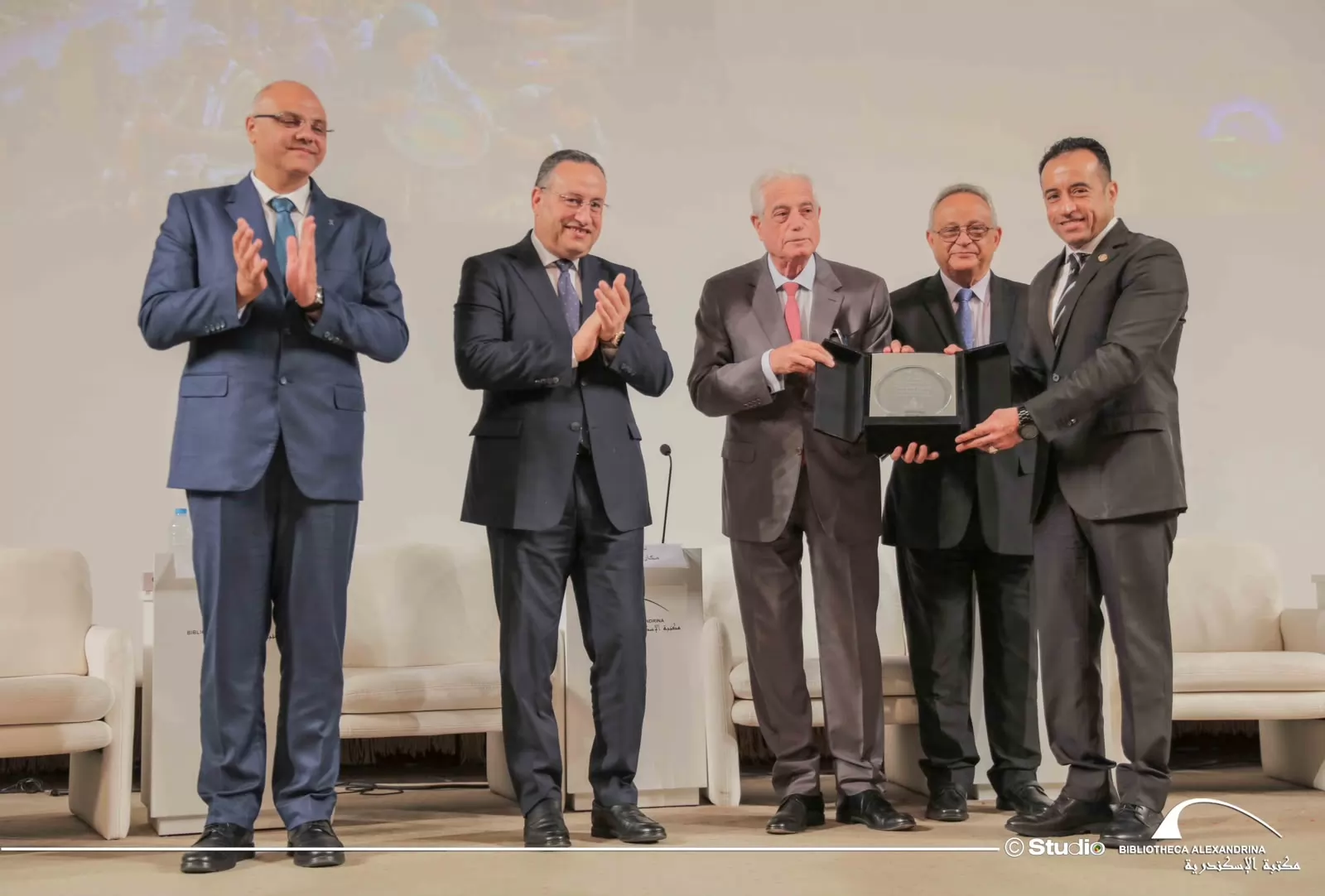 وزير التعليم العالي يتفقد مقر جامعة سنجور ببرج العرب بالإسكندرية