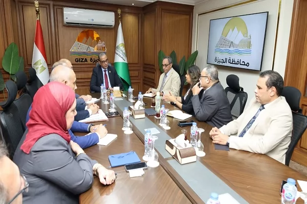 محافظ الجيزة يبحث مع وفد 