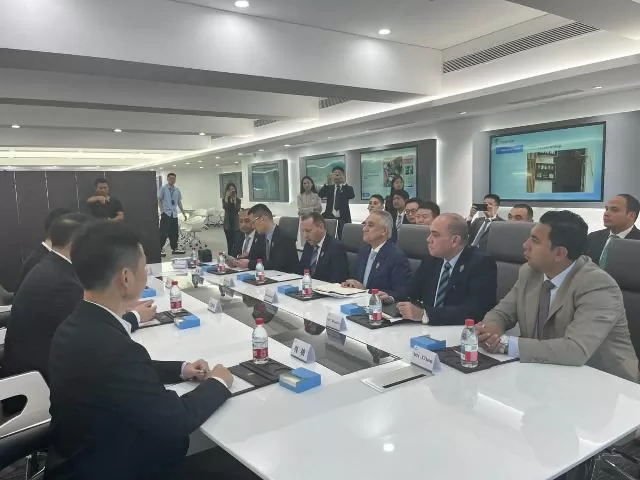 وزير العدل يتفقد التقنيات الذكية المُزمَع تطبيقها بمدينة العدالة