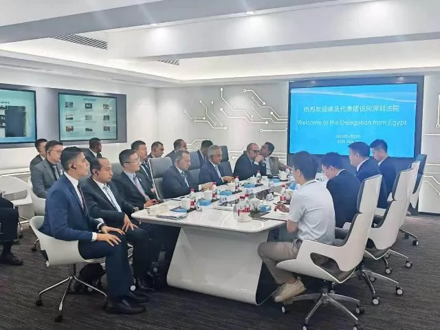 وزير العدل يتفقد التقنيات الذكية المُزمَع تطبيقها بمدينة العدالة