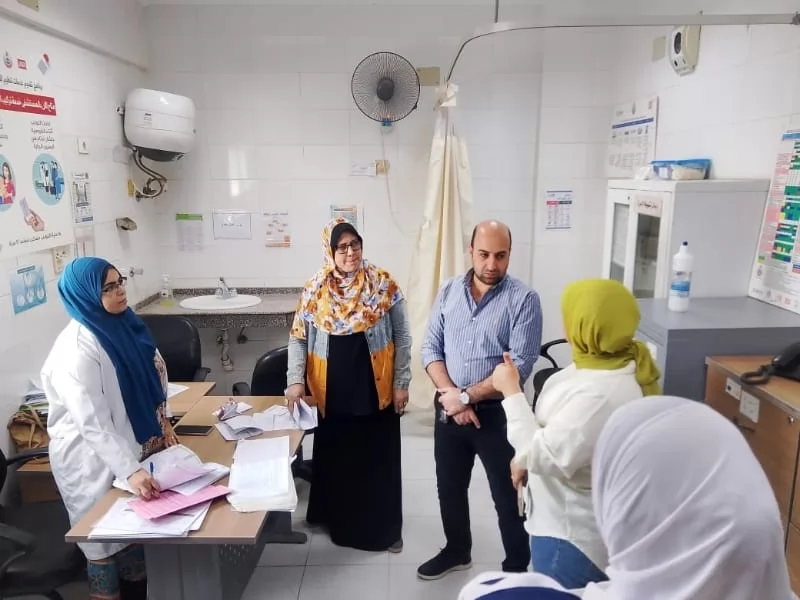 وكيل صحة القليوبية يتابع الانضباط وجودة الخدمة بمنشآت طبية بكفر ش