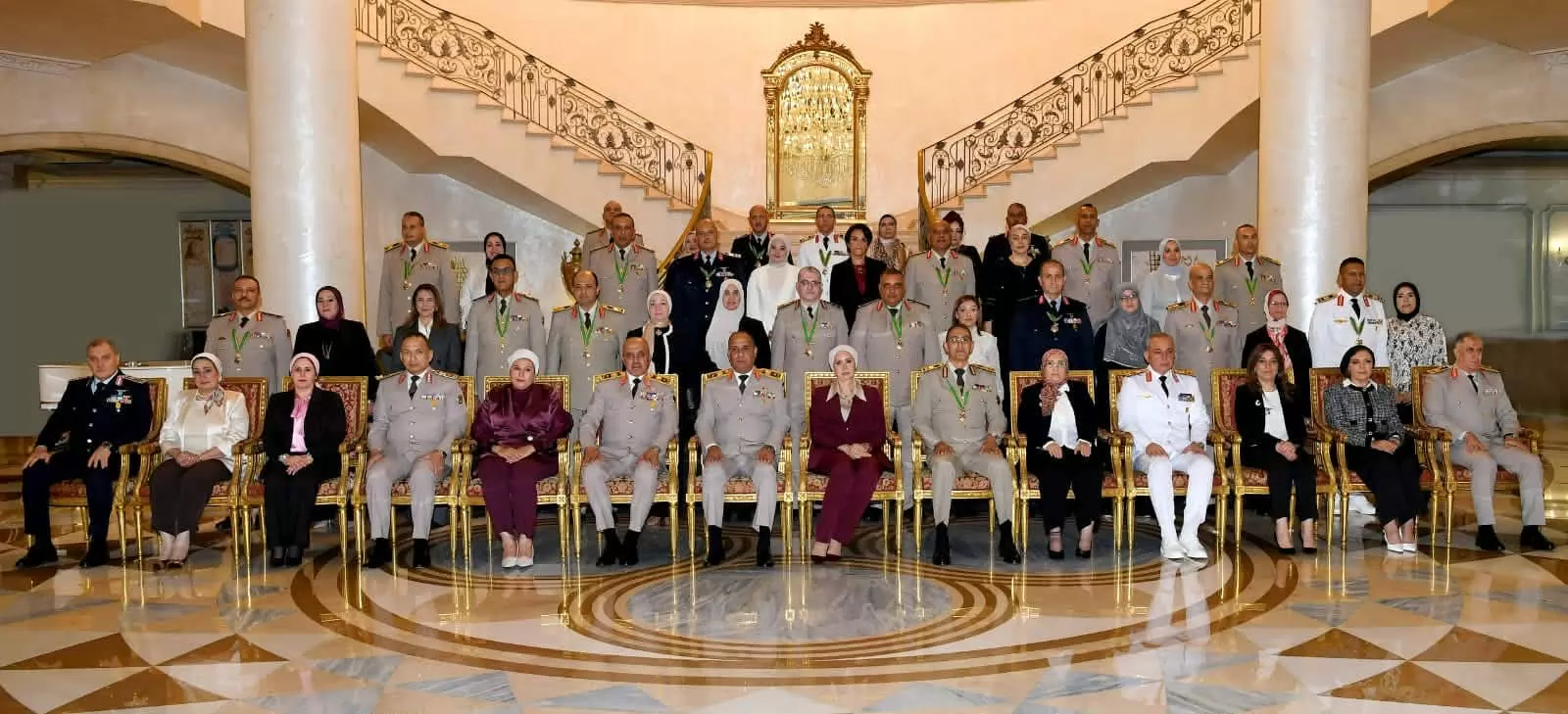 وزير الدفاع يكرم عدداً من القادة الذين أوفوا العطاء بالقوات المسل