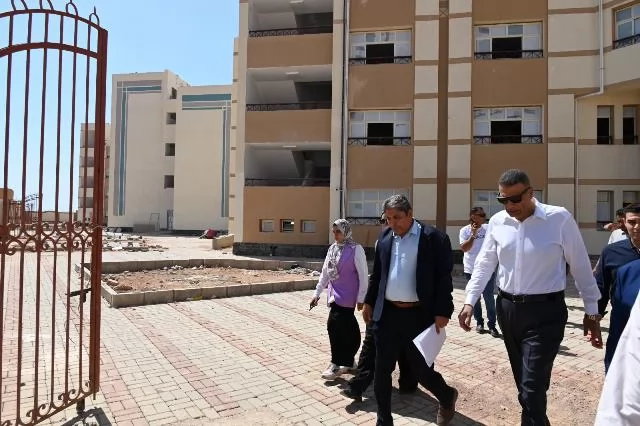 محافظ جنوب سيناء يتفقد المدرسة الدولية بشرم الشيخ