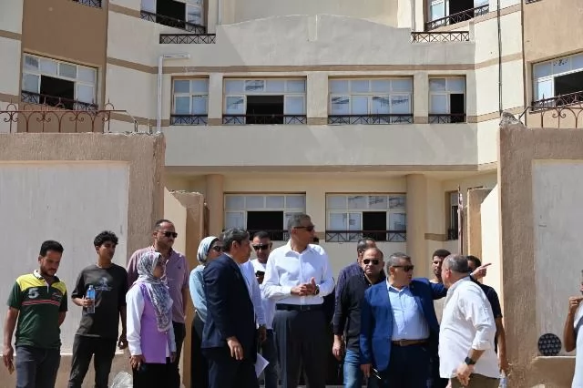 محافظ جنوب سيناء يتفقد المدرسة الدولية بشرم الشيخ