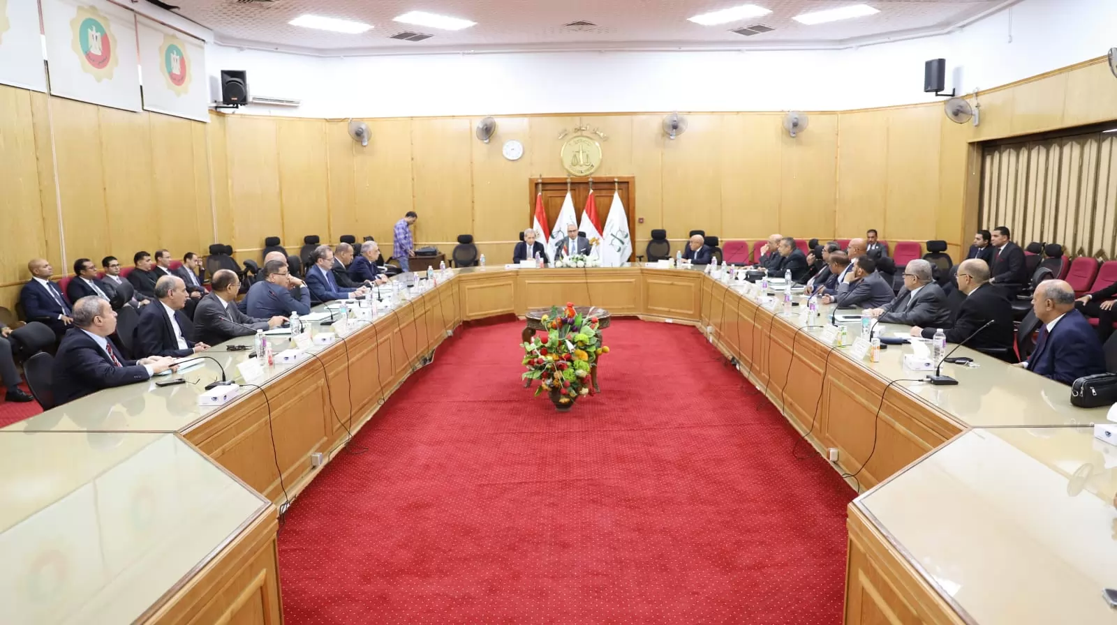 رئيس مجلس الدولة يلتقي رؤساء إدارات الفتوى ومفوضي المحافظات استعدادًا للعام القضائي الجديد