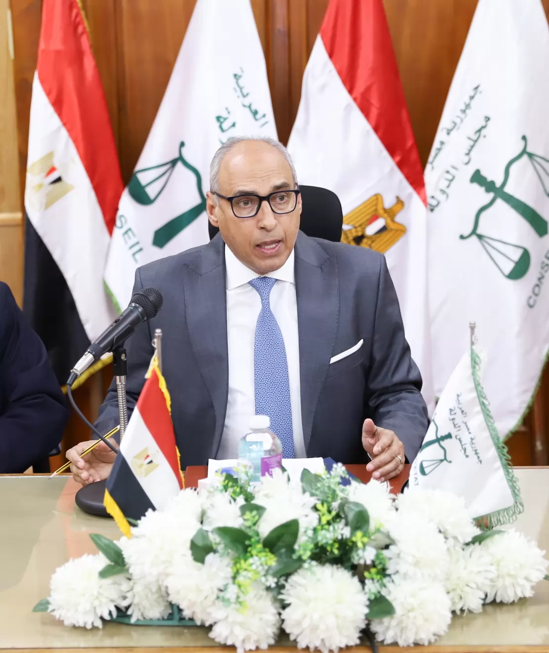رئيس مجلس الدولة يلتقي رؤساء إدارات الفتوى ومفوضي المحافظات استعدادًا للعام القضائي الجديد