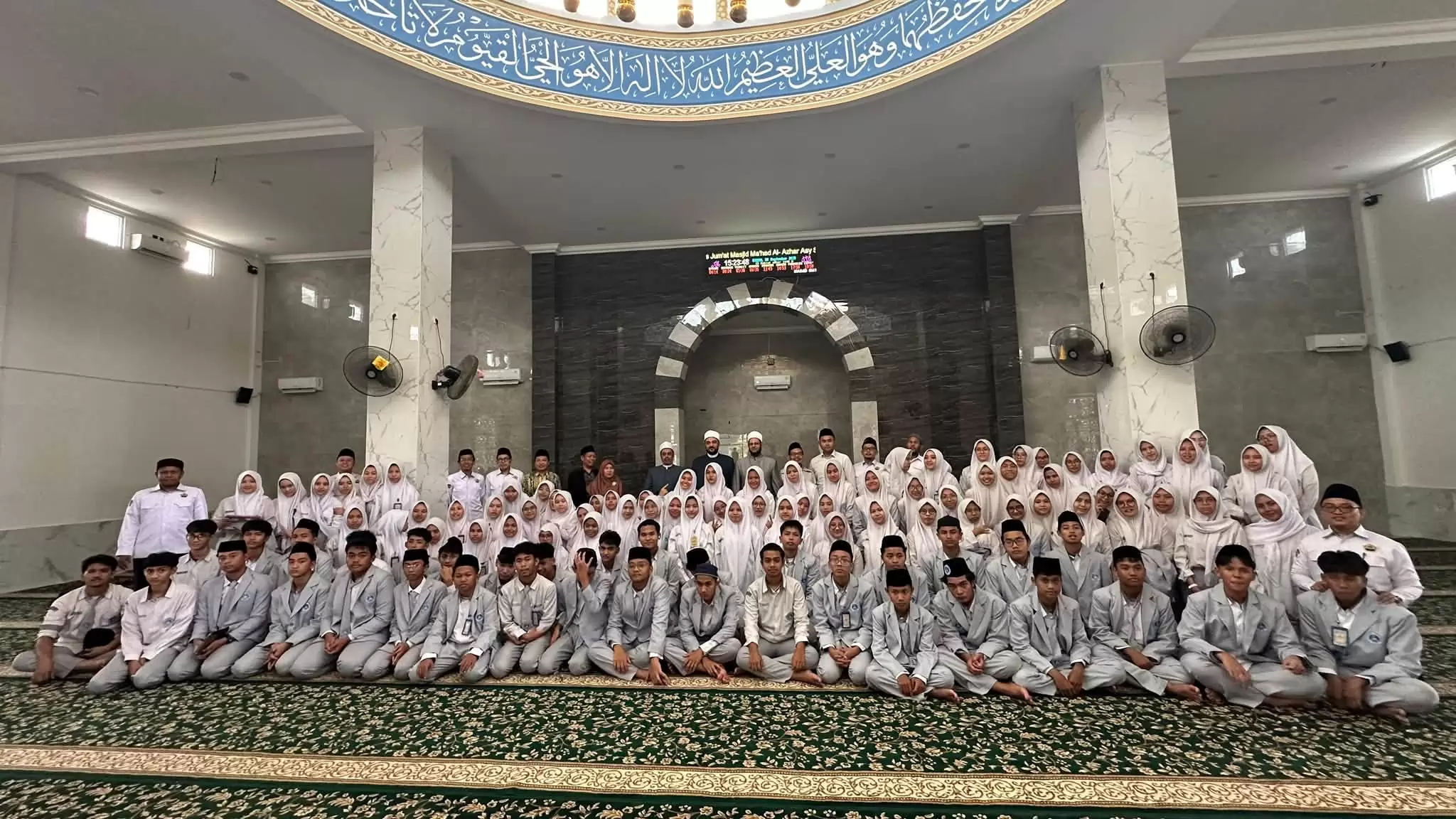 على هامش مؤتمر «جاكرتا»...زيارة لمدرسة«استقلال» و«الأزهر الشريف» 