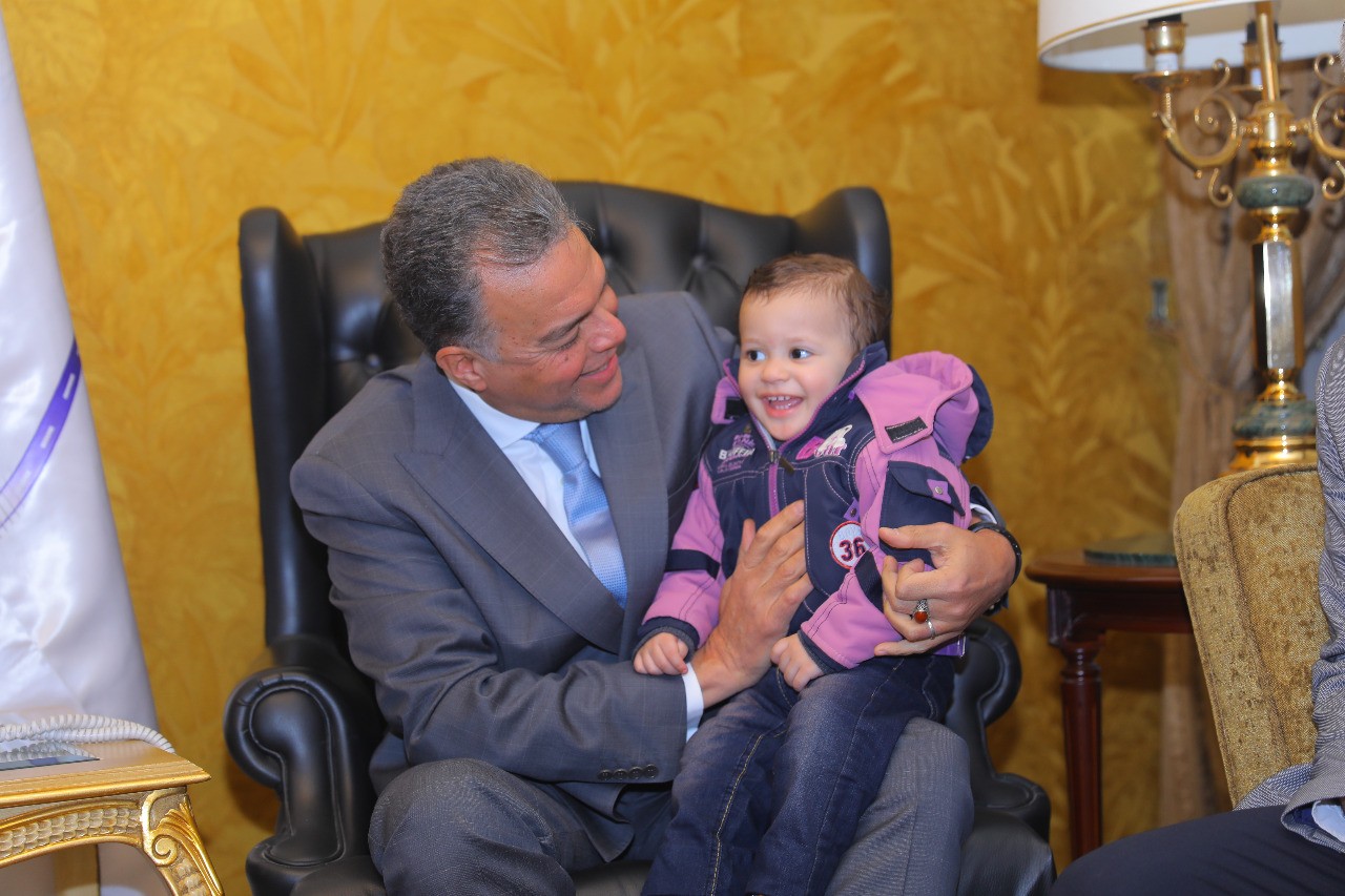 السكك الحديد تكرم منقذى الطفل أوليفر وائل بشارة