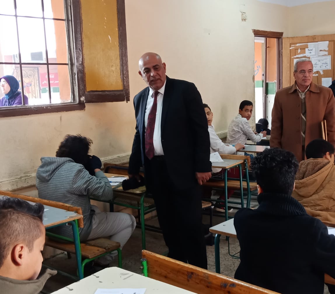 حجازي يتفقد سير امتحانات الاعدادية.. صور