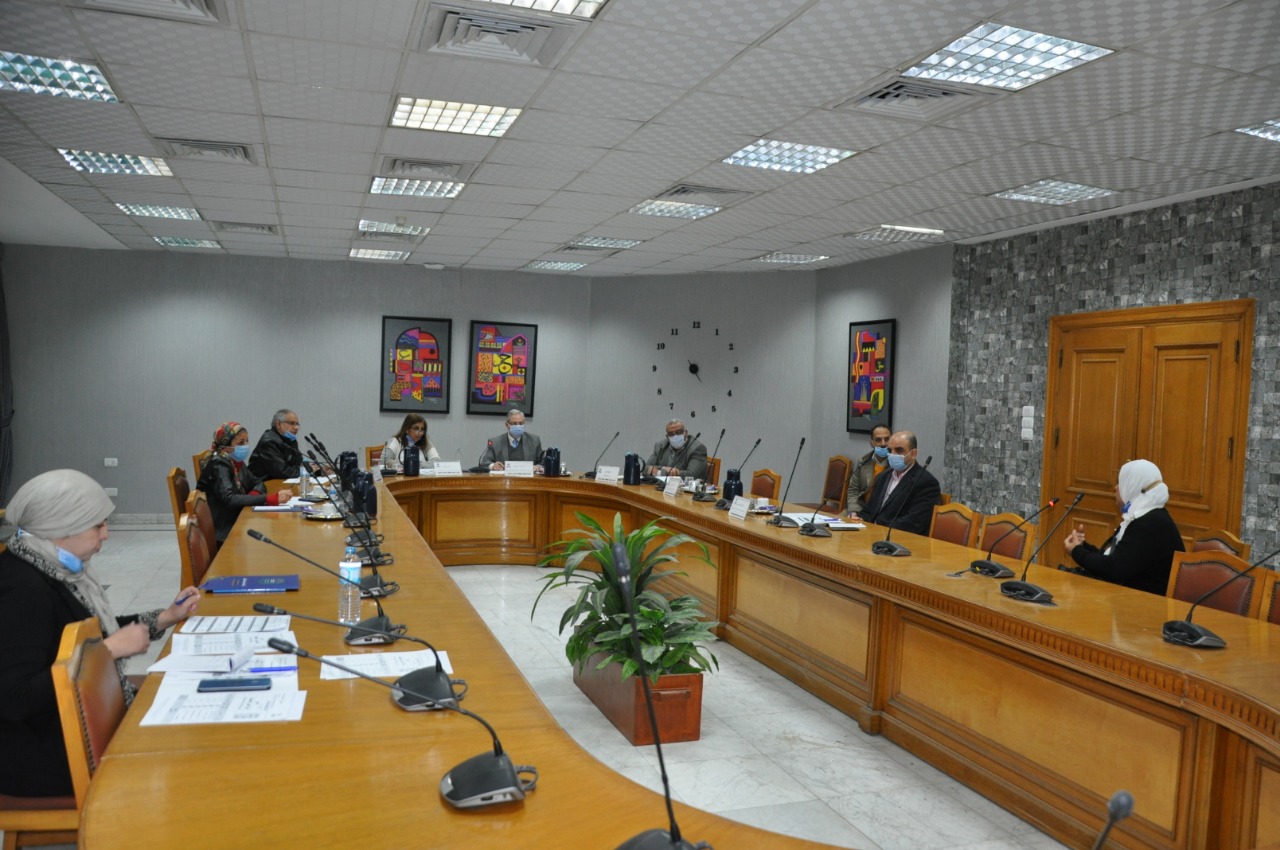  استمرار المقابلات الشخصية لمرشحي مسابقة الموظف المثالي على مستوى الكليات والإدارات العامة لعام ٢٠٢٠ بجامعة حلوان