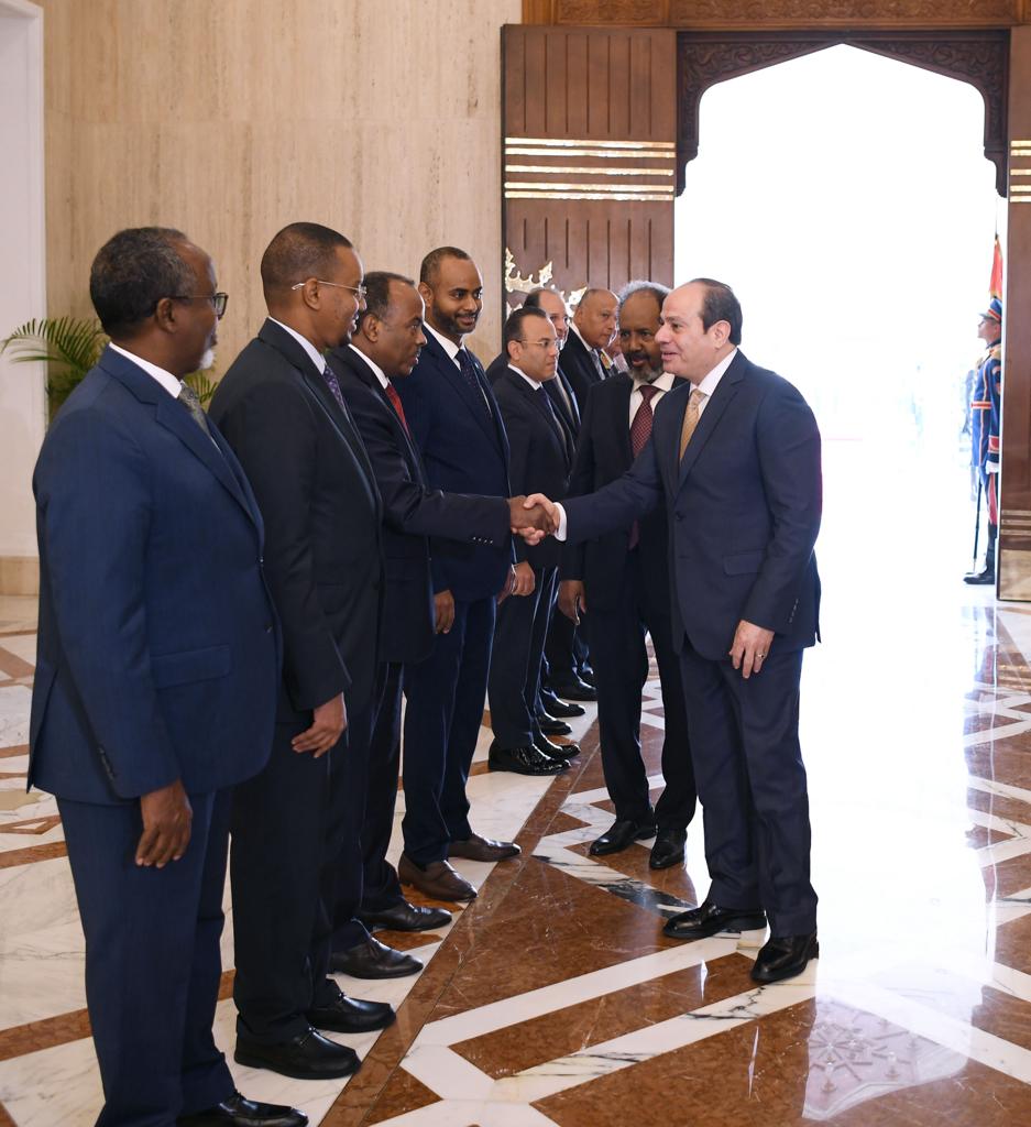 المتحدث باسم رئاسة الجمهورية ينشر صور استقبال الرئيس السيسي لنظير