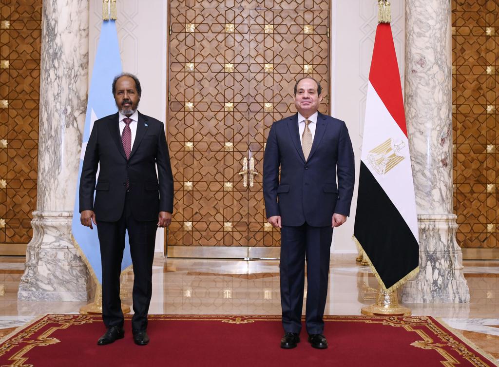 المتحدث باسم رئاسة الجمهورية ينشر صور استقبال الرئيس السيسي لنظير