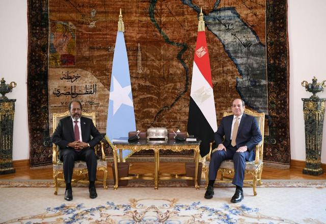 المتحدث باسم رئاسة الجمهورية ينشر صور استقبال الرئيس السيسي لنظير