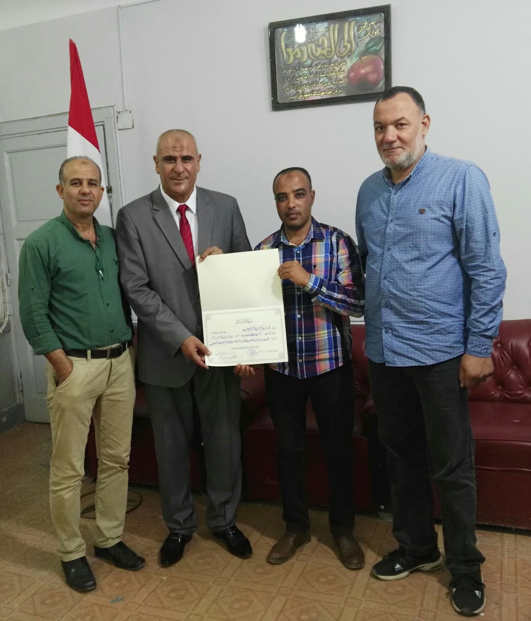 بالصور .. ادارة ابو المطامير التعليمية تكرم مدير مدرسة كوم الفرج الابتدائية ومدرس اللغة العربية