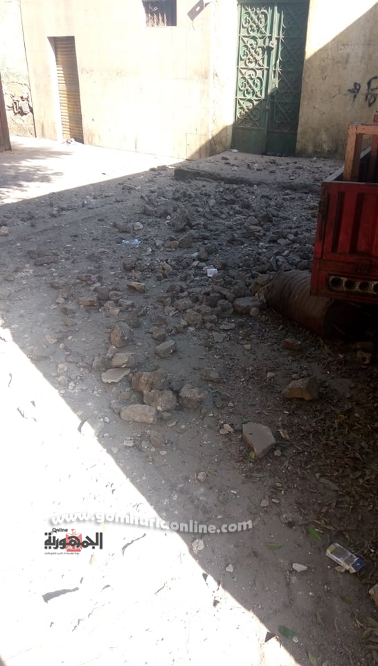 بالصور.. انهيار سور  قديم بحى الجمالية دون اصابات