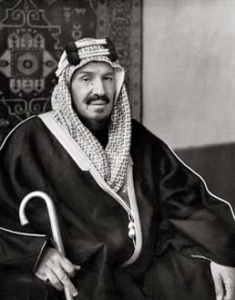 الملك عبد العزيز آل سعود.. وحّد دولة قوية مستقرة من أهم 20 بلد عالمي