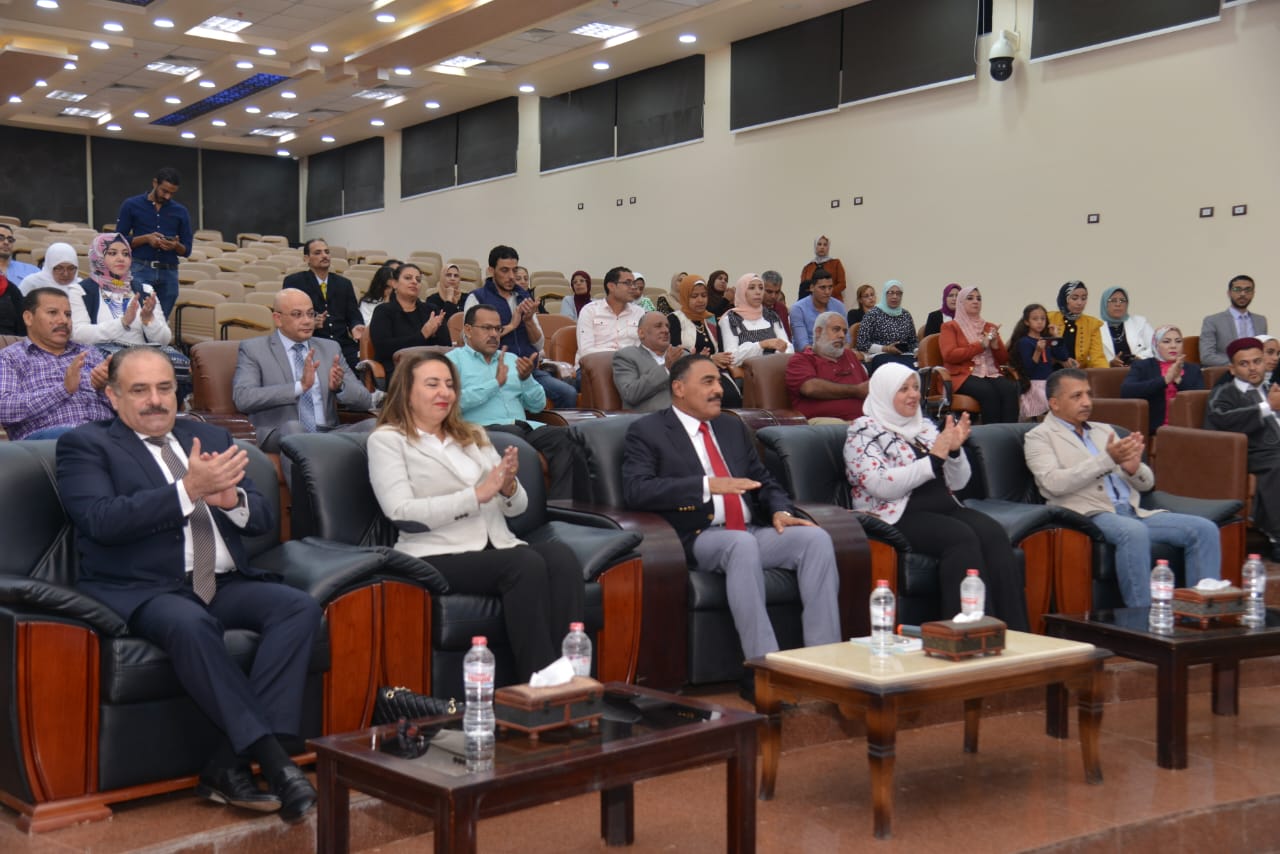 شهادات للمتميزين في دورة التدريبية للمسئول الحكومى المحترف بمطروح