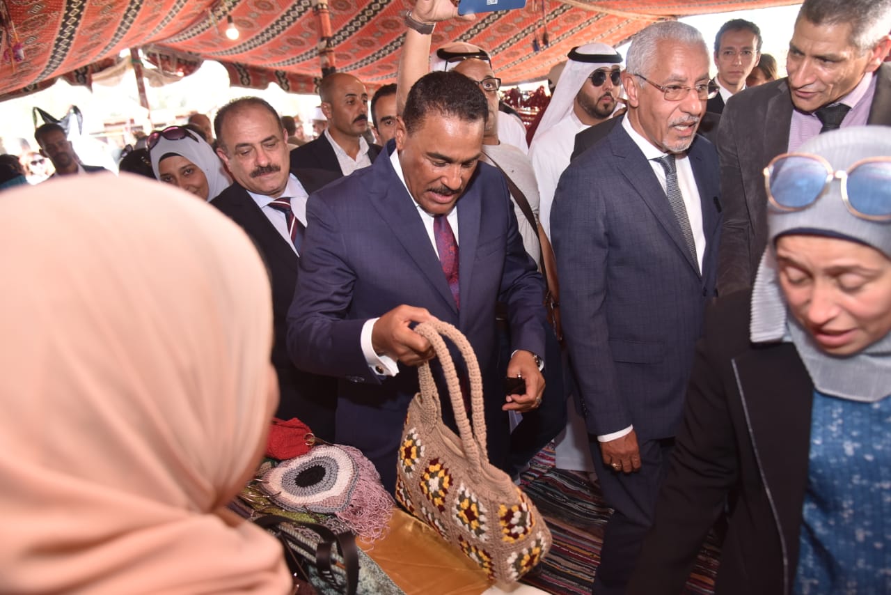 محافظ مطروح يفتتح معرض المنتجات اليدوية بسيوة