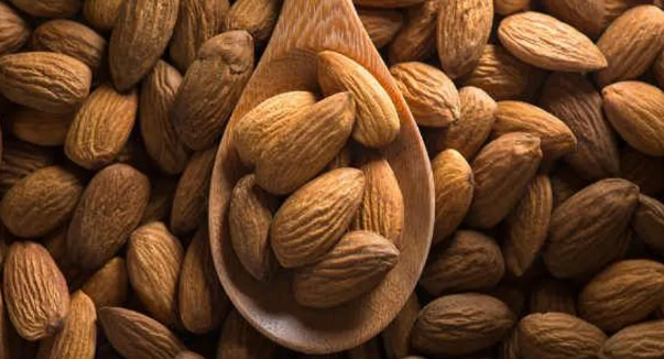اللوز