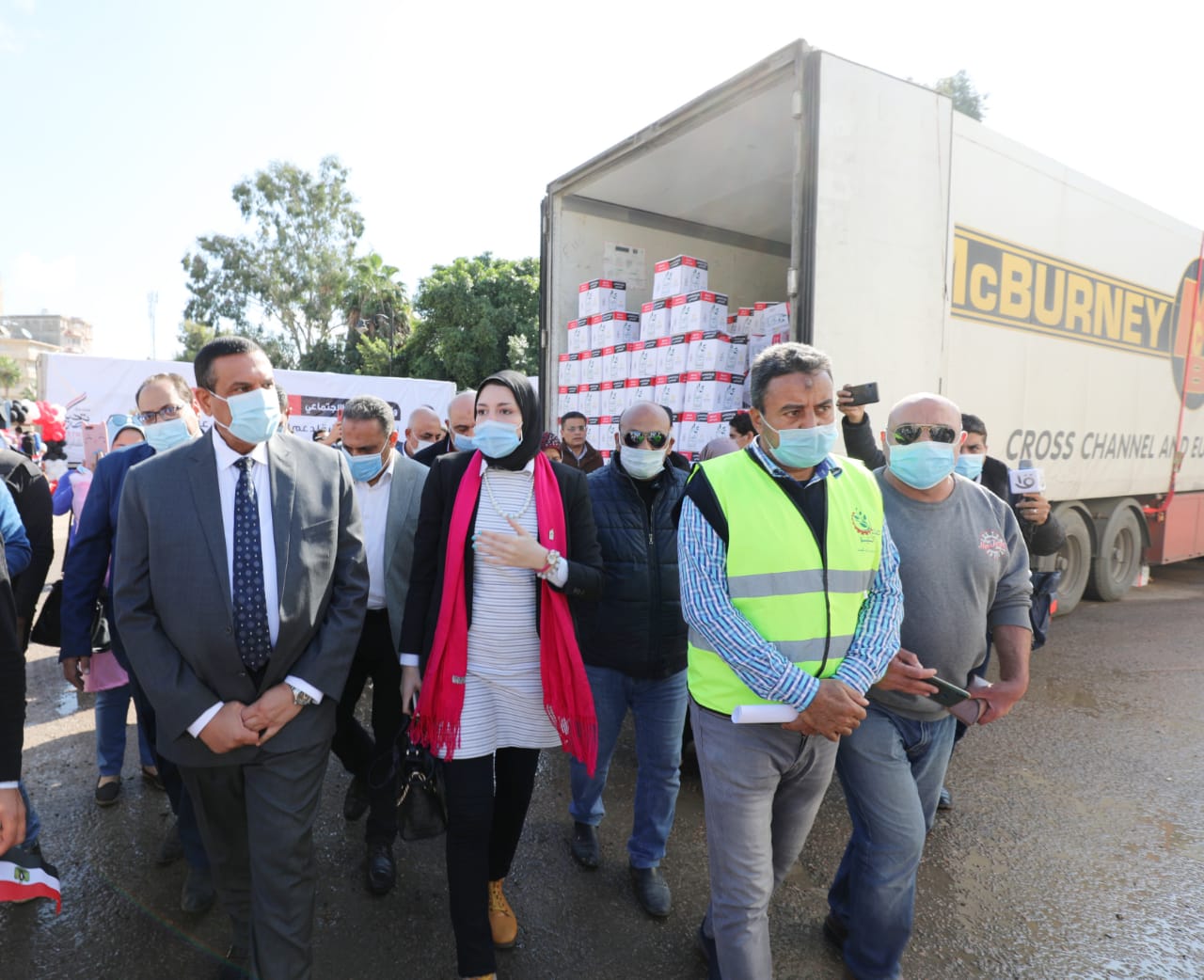 محافظ البحيرة يستقبل أكبر قافلة مساعدات لرعاية مليون أسرة من صندوق تحيا مصر.صور