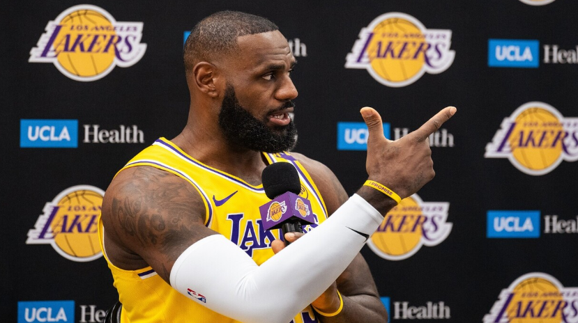 ليبرون جيمس أسطورة كرة السلة الأمريكية 