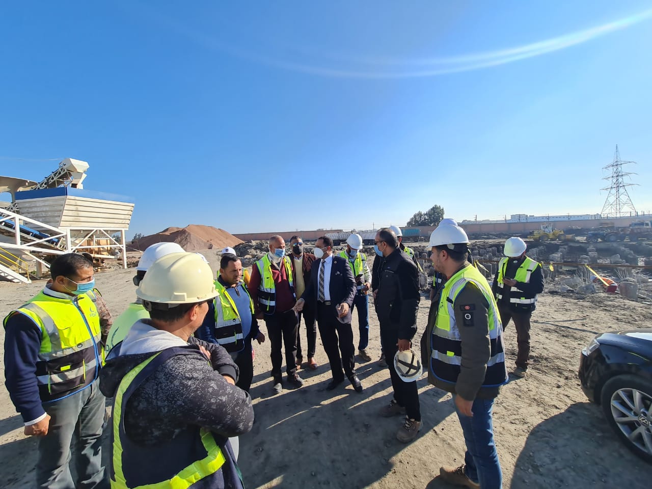 رئيس جامعة دمنهور يتفقد إنشاءات مشروعى كلية الطب والمستشفى الجامعى.صور