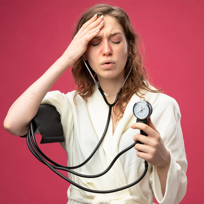 أمراض تتشابه مع أعراض ارتفاع مستوى ضغط الدم 