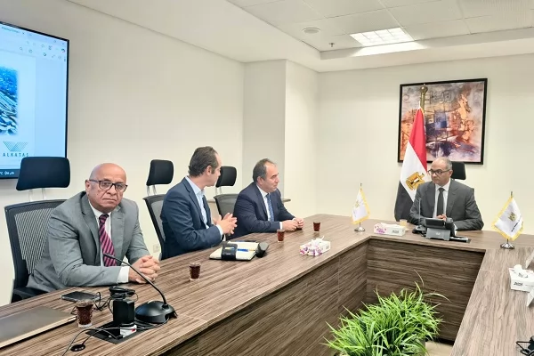 نائب وزير الإسكان يستقبل مسئولي إحدى الشركات التركية 