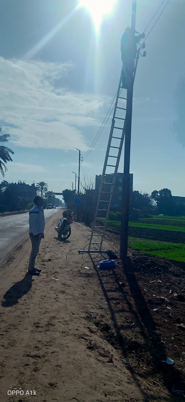 صيانة أعمدة الانارة وتحسين الرؤية بالمنوفية    