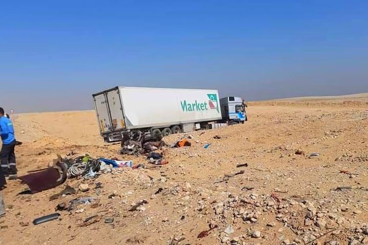 مصرع 5 أشخاص وإصابة سادس فى تصادم تريلا وملاكى على صحراوى إسنا جنوب الأقصر