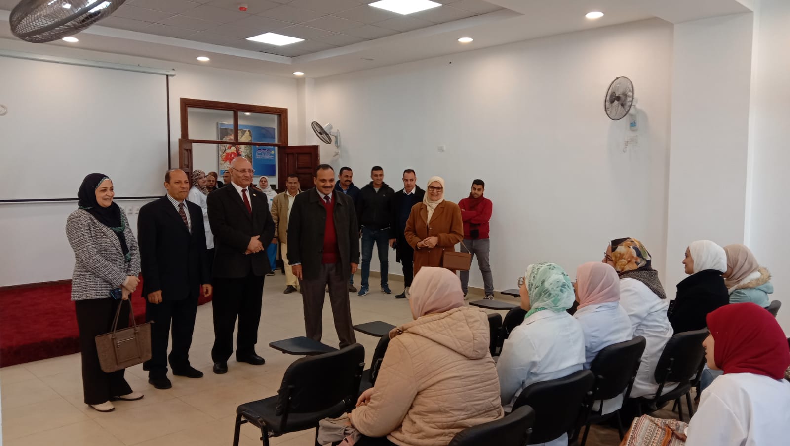 رئيس جامعة بنها يتفقد الدراسة بمركز المهارات والمحاكاة الطبية