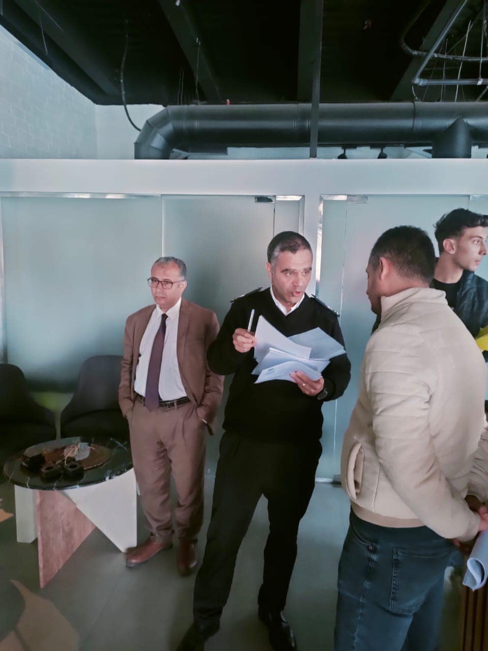 حملة مكبرة في القاهرة الجديدة تُغلق 19 محلًا مخالفًا