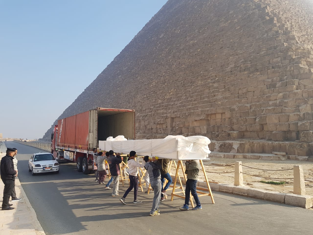 وصول 784 قطعة خشبية من مركب خوفو الثانية للمتحف المصري الكبير